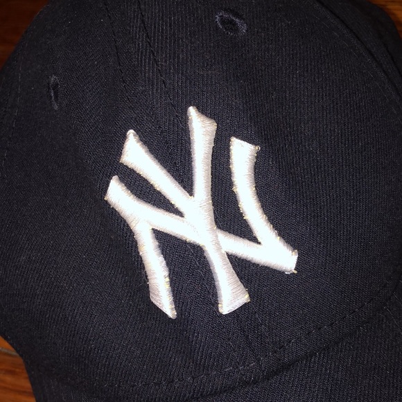 Yankees Hat! - Picture 2 of 6